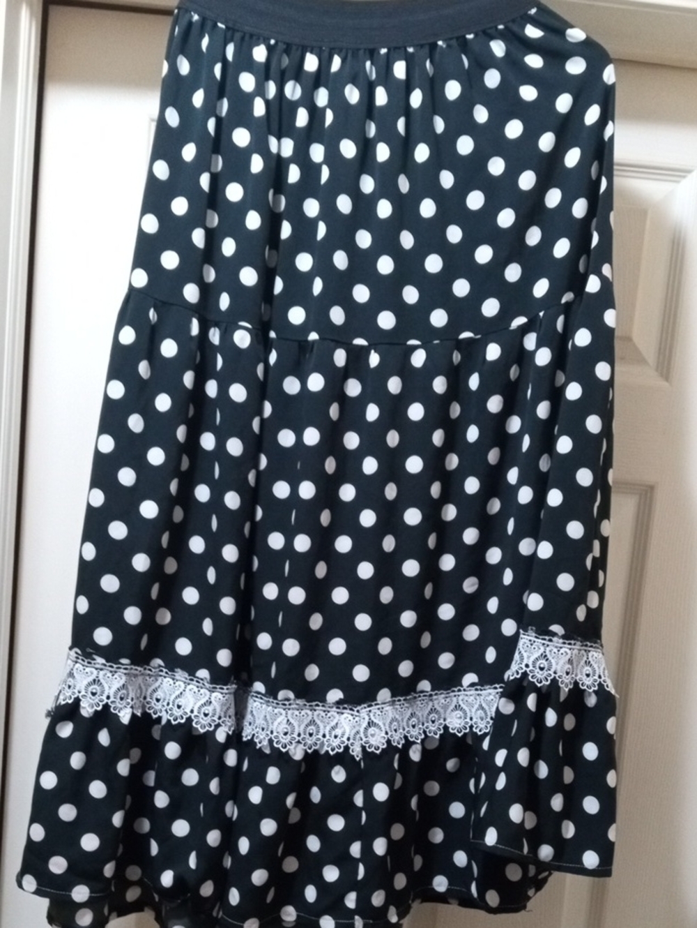 $ 4>>>Black and White Polka Dot Tiered Skirt with Lace Trim